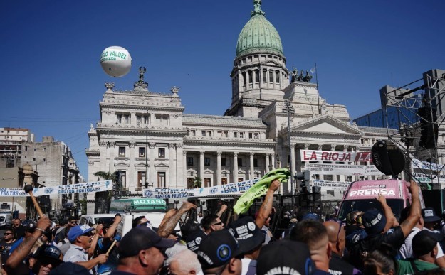 Movilización total: la CGT y las CTA marchan este miércoles al Congreso contra la reforma laboral de Milei | Política