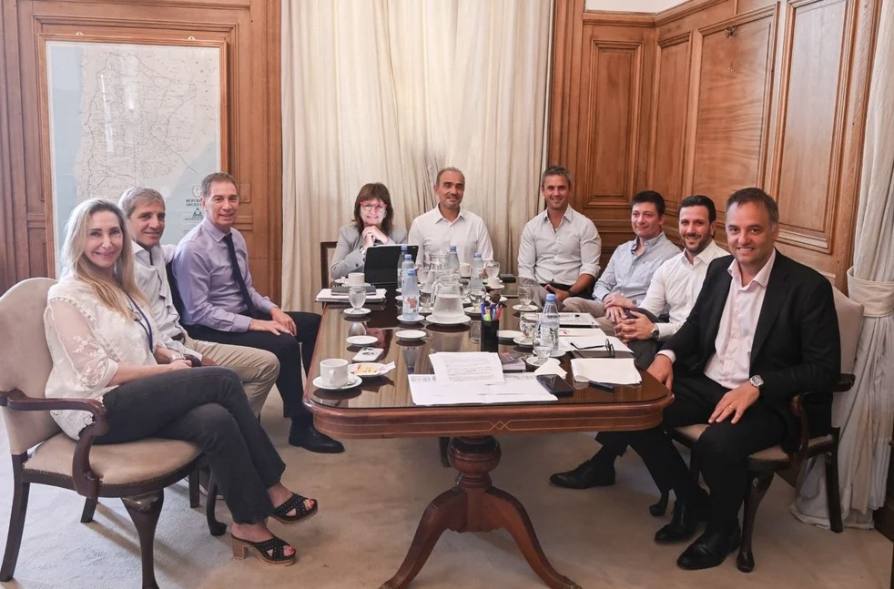 El Gobierno reúne a la mesa política antes del debate de la reforma laboral de Milei | Política