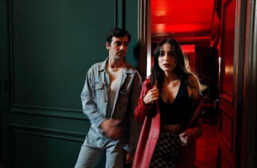 "La noche dos veces" explora el espacio laberíntico entre el hogar y el exterior en la Guerra de Malvinas | Espectáculos