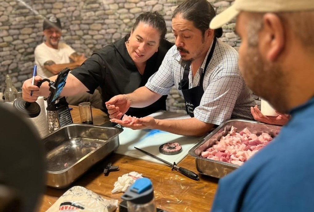 De músico a curso de charcutero: en dos meses enseña a hacer chacinados premium | Actualidad