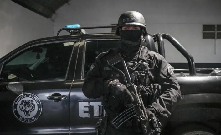 Investigan a un policía de Córdoba que le habría disparado a una mujer con crisis psiquiátrica | Actualidad