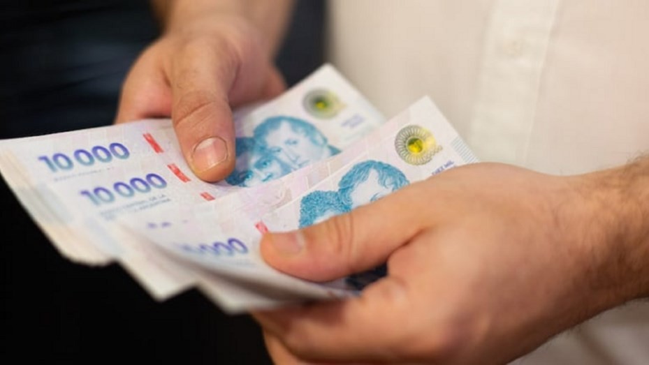 Salario mínimo: el Gobierno fijó aumentos escalonados hasta agosto de 2026 | Economía