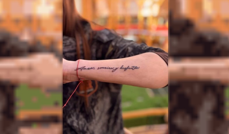 Polémica: una joven se tatuó una frase del coordinador de su viaje de egresados | Actualidad