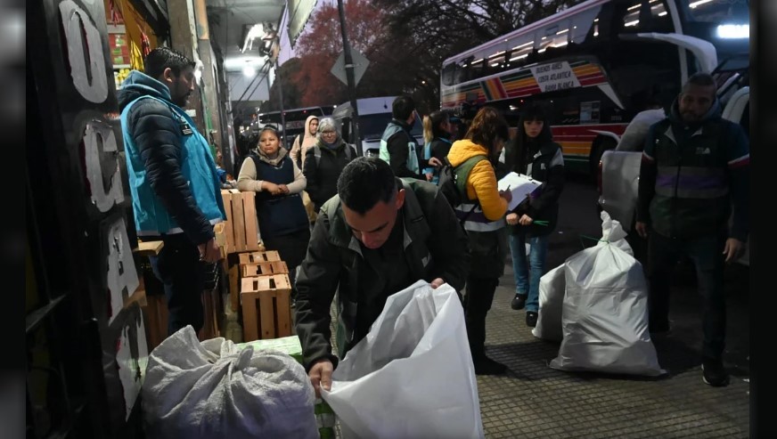 Subió la venta ilegal callejera en diciembre: alimentos y bebidas fue lo más vendido | Economía