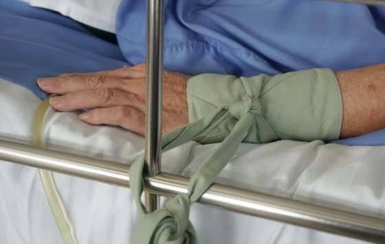 Cuidar sin sujetar: el nuevo enfoque para asistir a personas con demencia | Actualidad