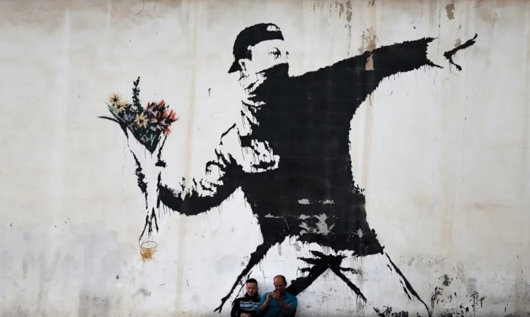 Afirman que descubrieron la identidad de Banksy, el artista que convirtió el anonimato en obra | Internacionales
