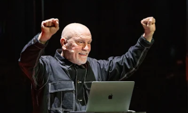 Llegó John Malkovich a Buenos Aires para actuar en "El infame Ramírez Hoffman" en una única función | Espectáculos