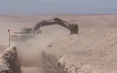 Cómo es el muro que construye Chile en la frontera norte para frenar la inmigración ilegal | Internacionales