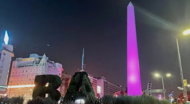 Los monumentos se iluminan de violeta por el Día Mundial de la Concientización sobre la Epilepsia | Actualidad