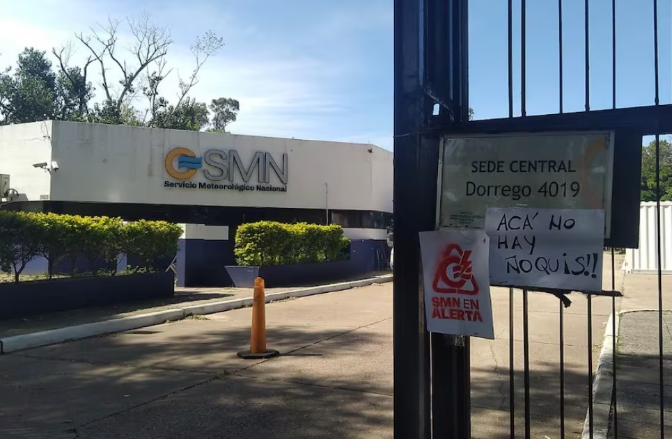 Advierten que desmantelan el Servicio Meteorológico Nacional | Política