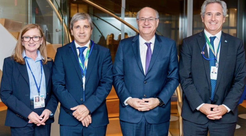 Tras el respaldo del Banco Mundial, Caputo sumó una garantía del BID por US$550 millones | Economía