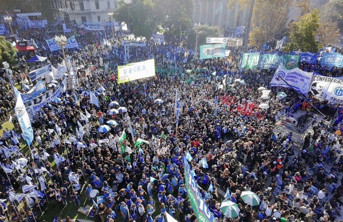 La CGT llamó a ponerle “límites" al Gobierno de Milei en la marcha por el Día del Trabajador | Política