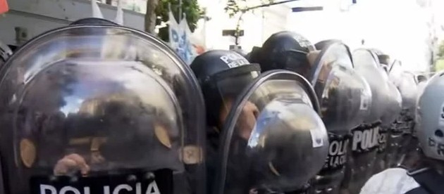 Incidentes entre la Policía y los manifestantes por la Ley de Glaciares: un detenido | Actualidad