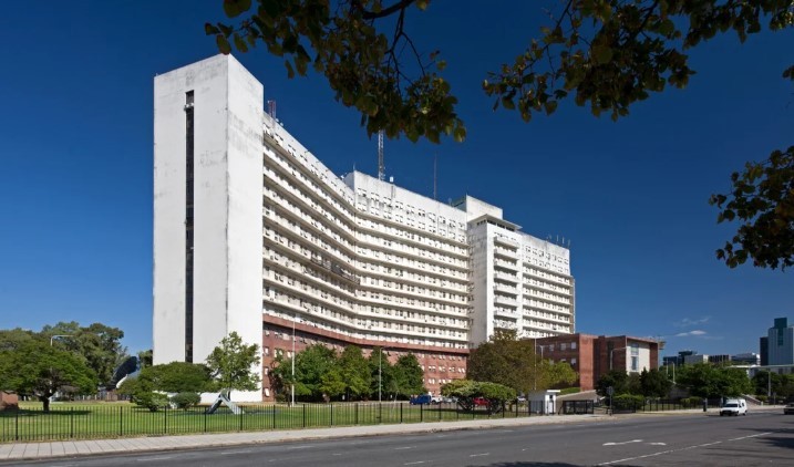 Incendio en la sede de la Armada: evacuaron a 75 personas y hay cinco heridos | Actualidad