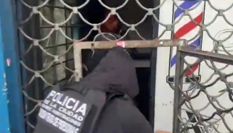 Floresta: allanaron una barbería en la que se ocultaba un prostíbulo | Actualidad