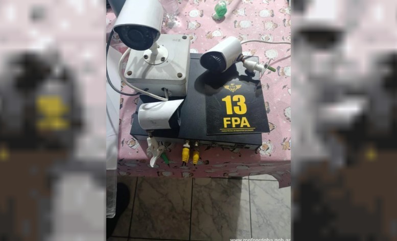 Córdoba: un hombre vendía cocaína e instaló cámaras de seguridad en los postes de luz de la zona | Actualidad