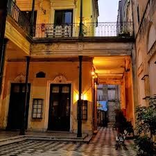 Tangos en el patio del Club Social Cambalache en la voz de Pola Grabinski | Espectáculos