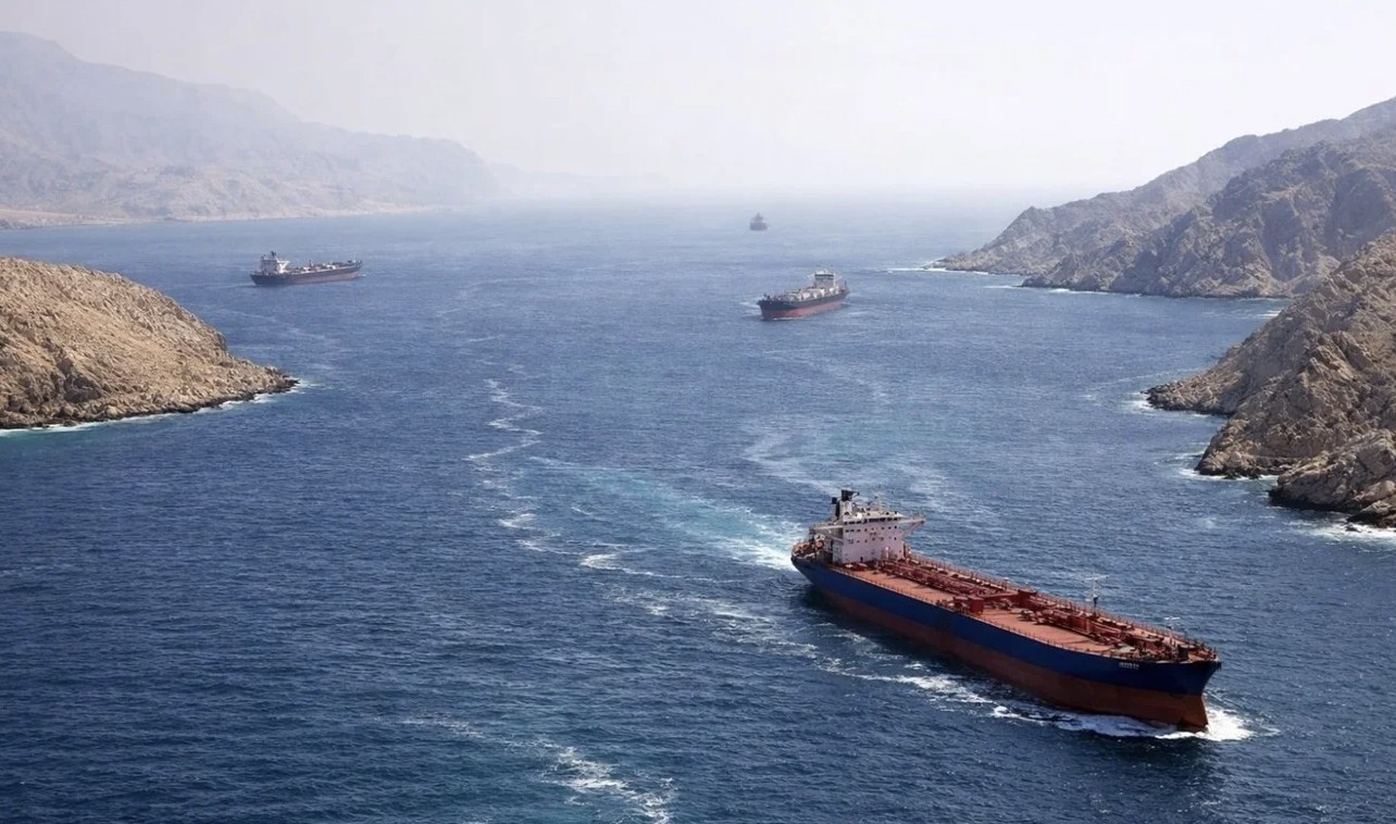 Irán anunció la reapertura del estrecho de Ormuz y el precio del petróleo retrocede más de 10% | Internacionales