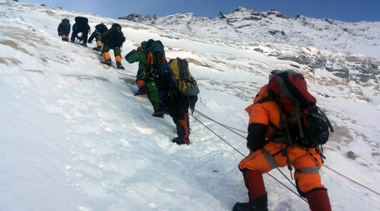 Estafa millonaria en el Everest: guías habrían usado bicarbonato para simular mal de altura y cobrar seguros | Internacionales