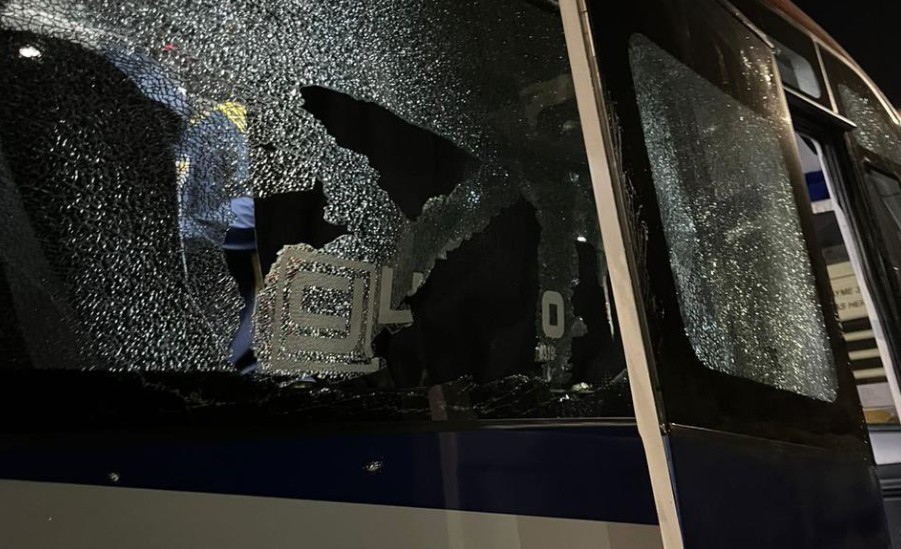Barras chilenos atacaron a piedrazos los colectivos que trasladaban a hinchas de Boca | Deportes