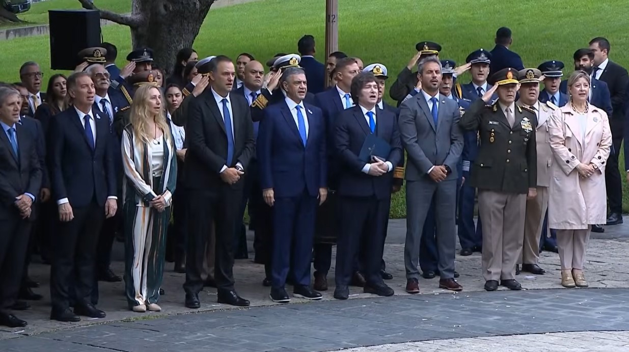 Milei encabeza el acto oficial por Malvinas en Retiro | Política