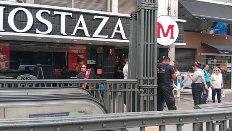 Se cayó una mampostería dentro de un local de comida rápida en Caballito | Actualidad