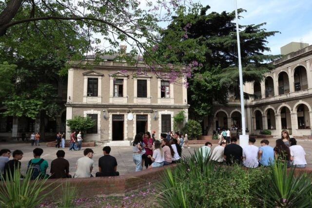 Amenazas en escuelas: la Policía de la Ciudad secuestró un revólver, una réplica de arma, una navaja y dispositivos electrónicos | Actualidad