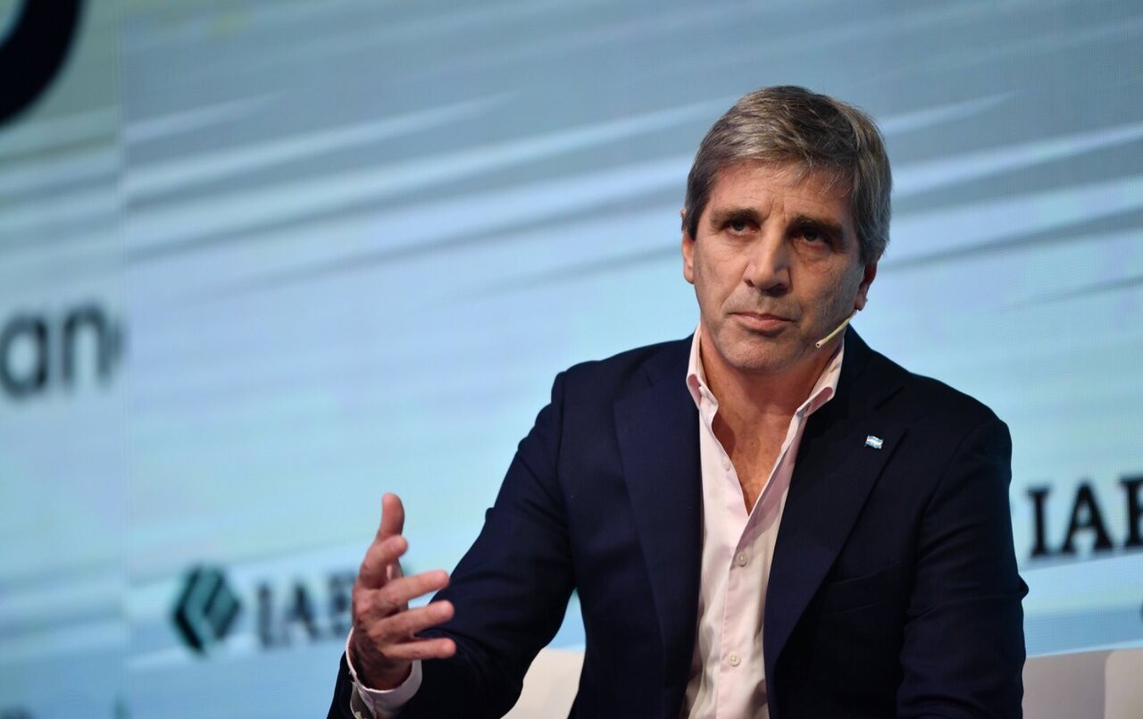 El equipo económico viaja a la Asamblea del FMI en busca de destrabar un desembolso | Economía