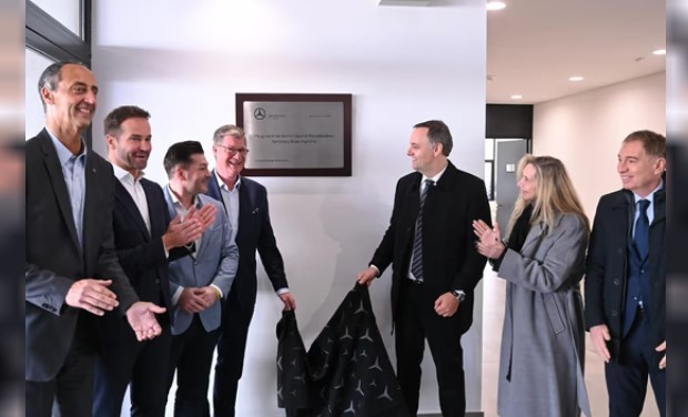 Adorni reapareció en una actividad de gobierno: participó en la inauguración de un centro automotriz | Política