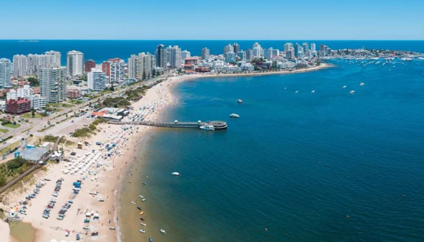 El Gobierno deja de informar el balance de dólares por turismo | Política