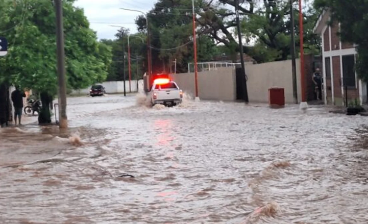 Alerta por temporal en Salta: inundaciones, calles anegadas y más de 200 evacuados | Actualidad