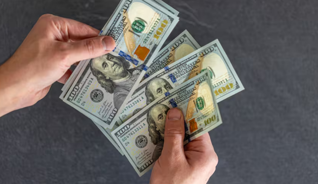 El dólar cerró en $1.425 y marcó su valor más bajo desde noviembre | Economía