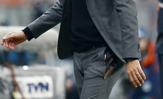 A Guardiola se le reventó el pantalón en medio del partido | Deportes