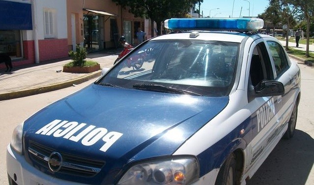 Brutal asalto: golpearon a jubilada, ataron al hijo y le tiraron repelente en los ojos | Actualidad