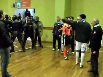 Belgrano perdió el invicto en Mendoza y el partido terminó con incidentes en la tribuna y en la cancha | Deportes