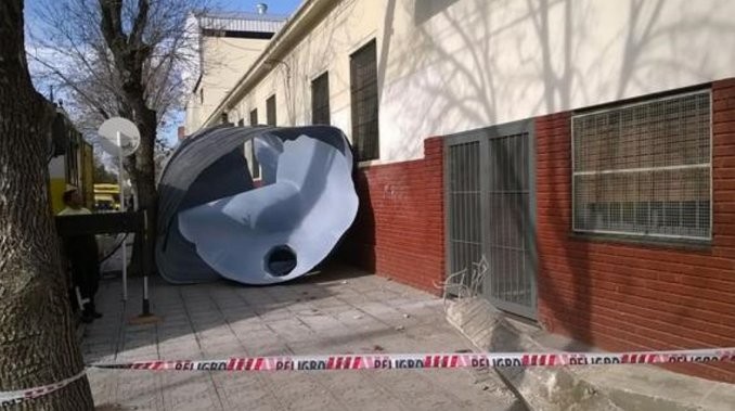 Cayeron dos tanques de agua de un colegio en Villa Lugano | Actualidad