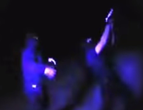 Investigan si son policías quienes bailan y disparan en un polémico video | Actualidad
