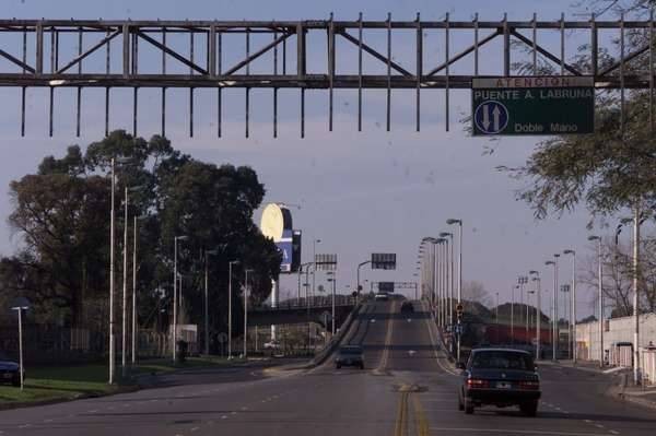 Fue a ver el partido de River y apareció colgado de un puente | Actualidad