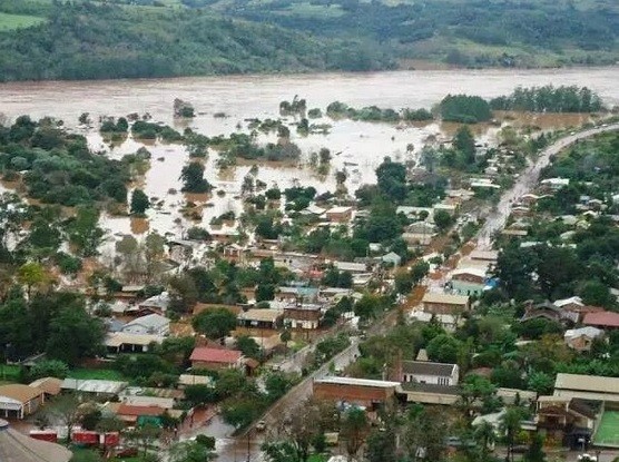 Por desborde de ríos Paraná y Uruguay, las cataratas triplicaron su caudal y hay 280 evacuados | Actualidad