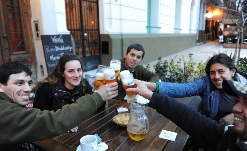 Por el Día del Amigo, proyectan gastos de hasta 300 pesos por persona | Actualidad