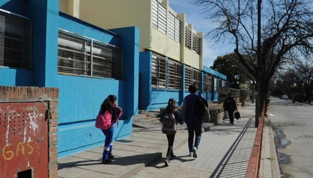 Hallaron un feto en el baño de una escuela primaria de Córdoba | Actualidad