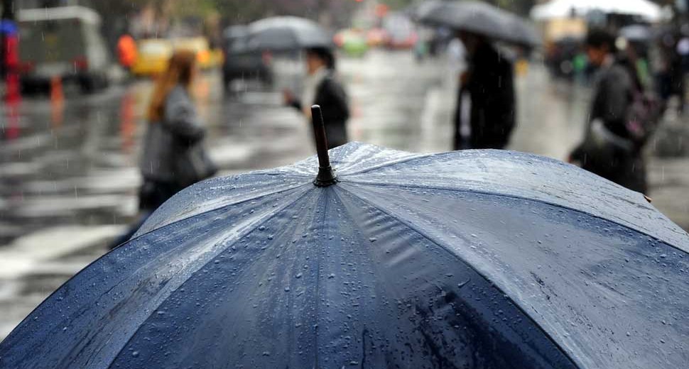 Domingo de elecciones bajo la lluvia | Actualidad