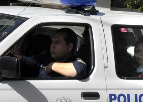 Detuvieron a una mujer por acuchillar al perro de su vecina | Actualidad