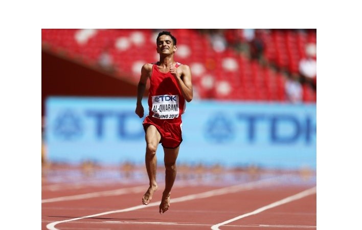 Mundial de atletismo: corrió descalzo y salió último pero emocionó al público | Deportes