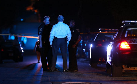 Por un confuso tiroteo, un vecino y oficial de policía resultaron heridos | Actualidad