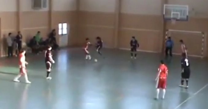 Santa Cruz: la violenta patada en el futsal que se transformó en viral | Deportes