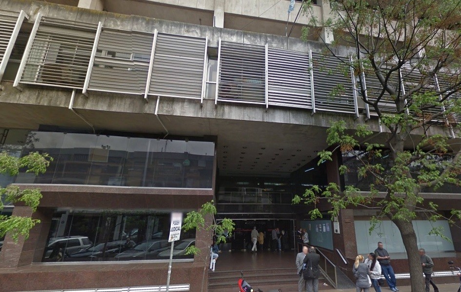 A un juez le robaron más de 90 mil dólares que tenía en su despacho | Actualidad