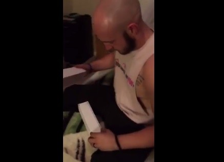 Pensó que le regalaban un reloj y se enteró que iba a ser padre | Curiosidades