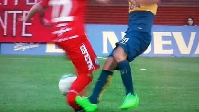 El planchazo de Tevez que le causó una fractura expuesta a un juvenil de Argentinos | Deportes