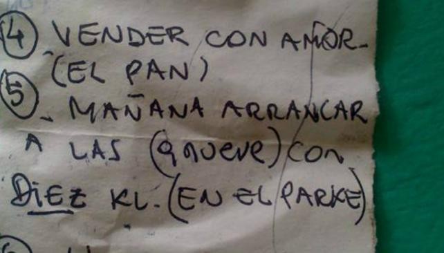 Vende con amor el pan y los vecinos lo buscan para darle una mano | Actualidad